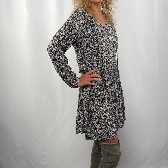 Knot Sisters Long Sleeve Floral V Neck Mini Dress in Black Tan Size Medium - Picture 9 of 9